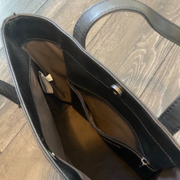 Matt & Nat Black Handbag - Picture 3 of 5